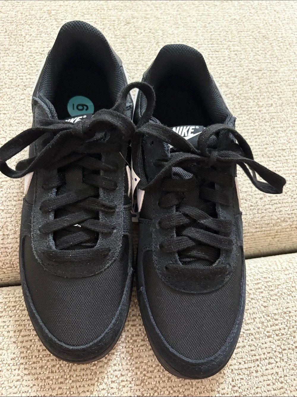 NWT Nike Black Field Genetal Low-Top Youth Sneakers with White Swoosh 6Y